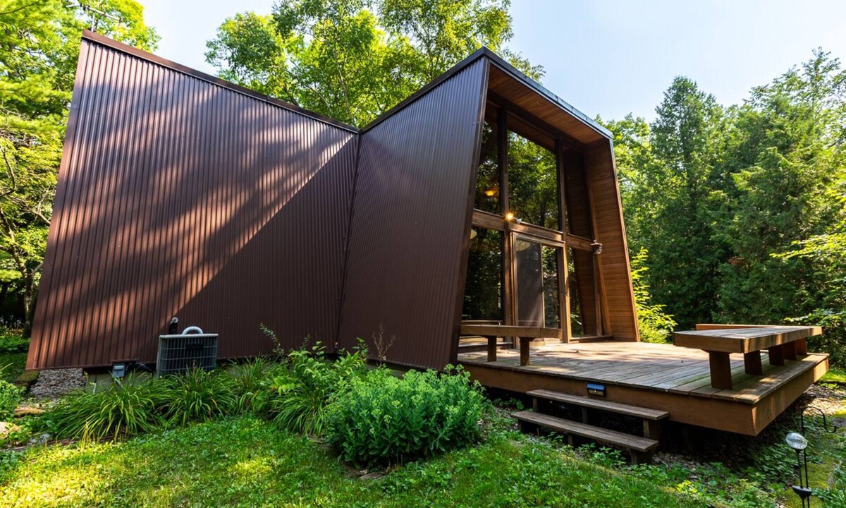 Whitewater House | Mid-Century Masterpiece on Secluded 18-Acre Woods