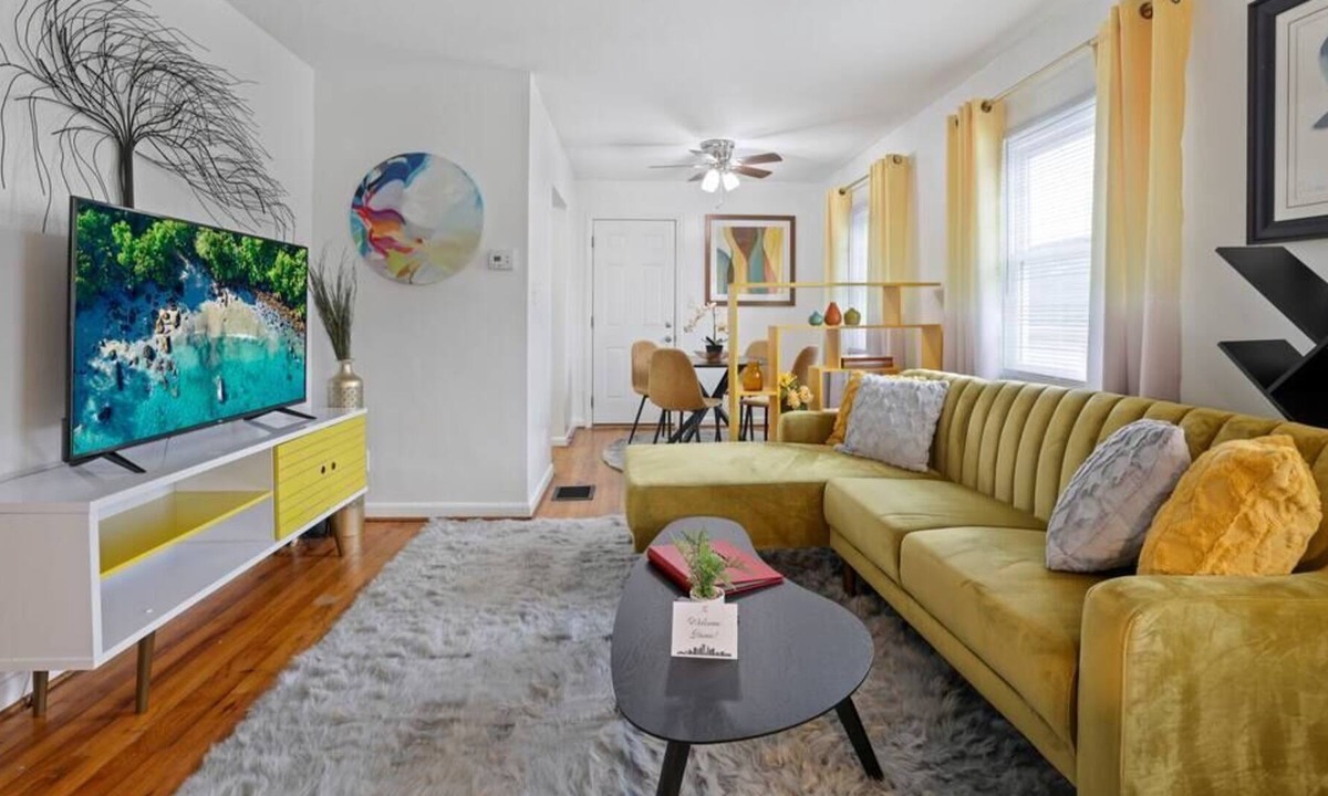 Bexley House | Mid-Century Masterpiece! 5 Min to Airport & Downtown!