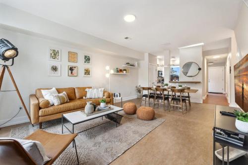 Old Town North House | Mid-century Mod Retreat near Old Town - Free Bikes