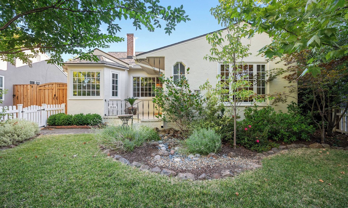 Central Sacramento House | Mid-Century Modern Bungalow Near McKinley Park!