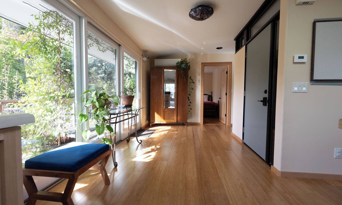 College Hill House | Mid-Century Modern, Custom Craftsmen 2-bedroom in Eugene - AC, Wi-Fi, & laundry