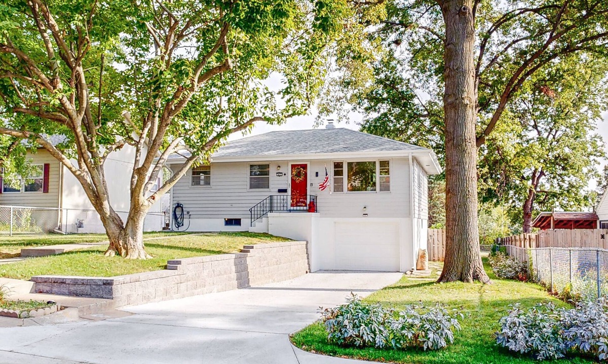 Papillion House | Mid-Century Modern Hidden Gem