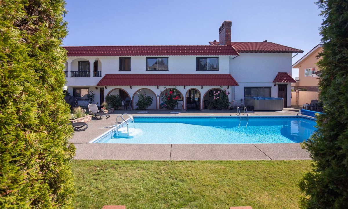 Departure Bay House | Mid Century Modern Home with Pool and Hot Tub