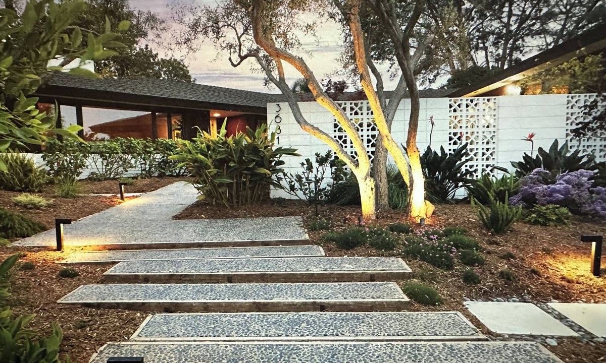 Roseville - Fleet Ridge House | Mid-Century Modern Retreat Near Ocean & Bay