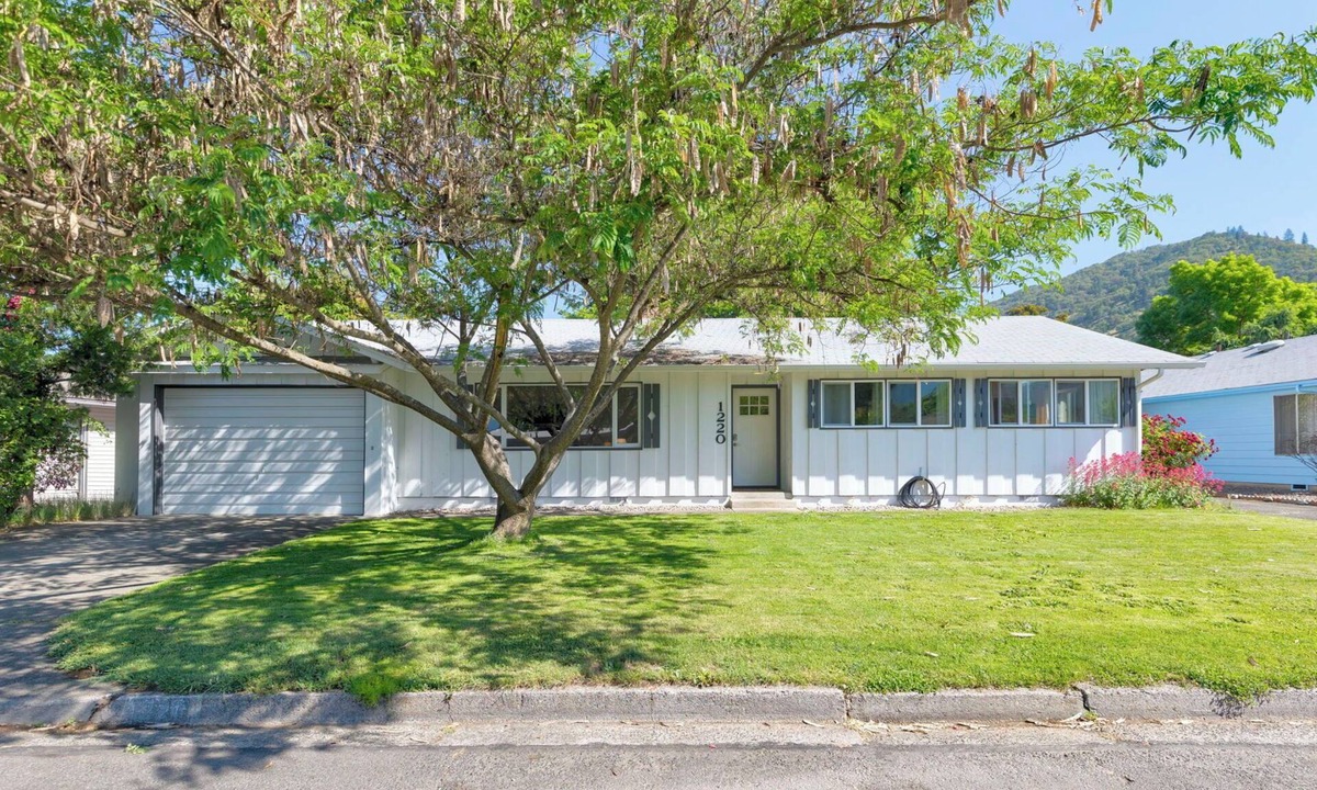 Grants Pass House | Mid Century Modern-5 min from I-5