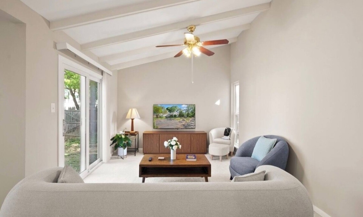 Springfield House | Mid-century modern 3-bedroom house near metro in peaceful Springfield, VA