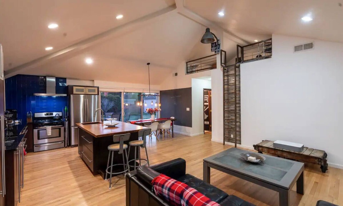 South of Conant House | Mid Century Modern w/120" 4k Laser Projector/ALR Screen, AC and more!