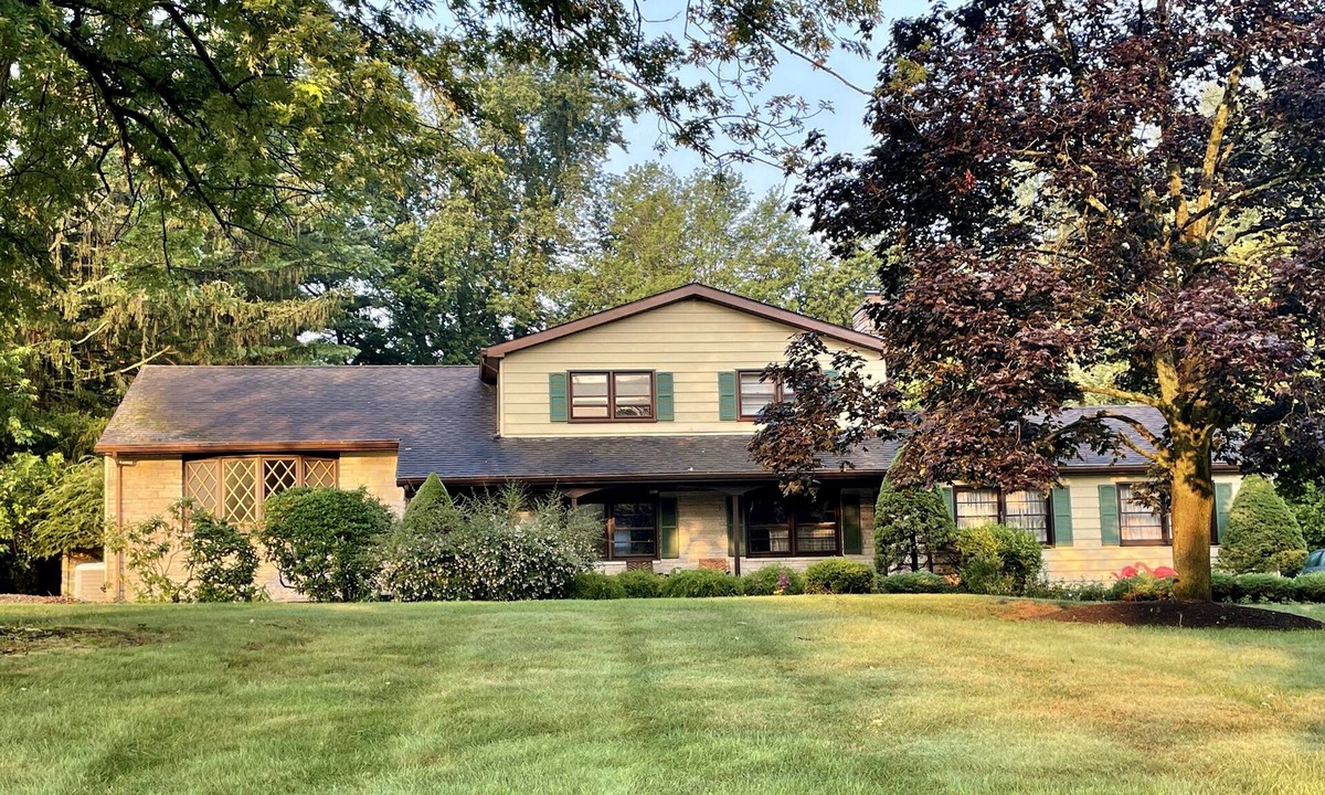 Washington Crossing House | Mid century charming home - monthly rentals welcome