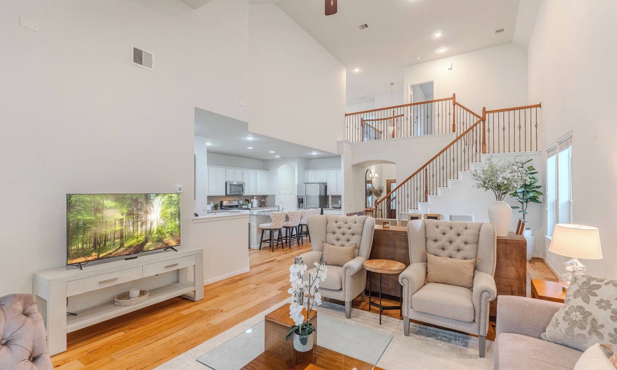 Tomball House | Mid-Forest 5BR Getaway, huge Backyard & BBQ Grill in The Woodlands, TX