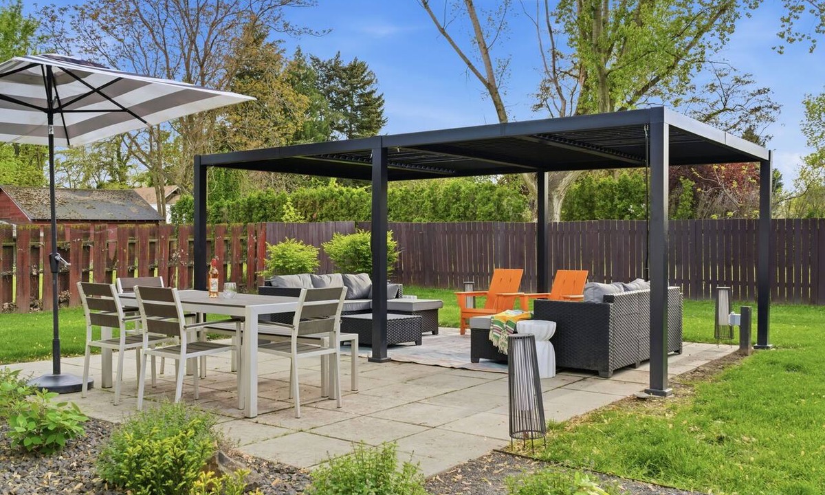 Walla Walla East House | Mid-Mod Marvy 4 Bedrooms/Sleeps 8 Relaxed & roomy