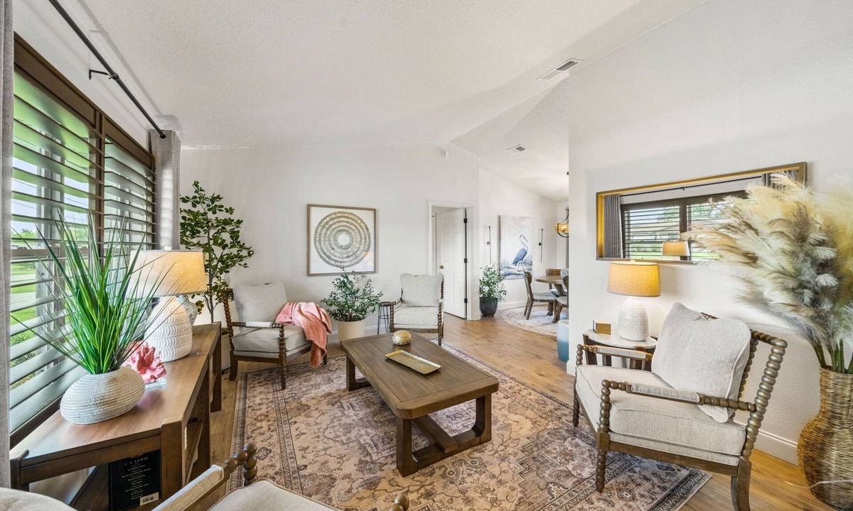 Deltona Lakes House | Mid Term Stays! Fully Remodeled luxury home in Deltona with Patio Area! New!