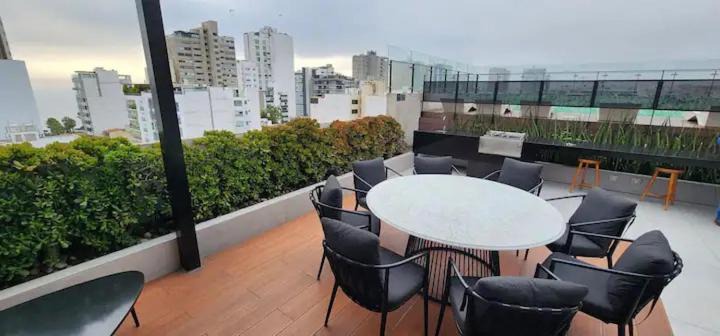 Santa Cruz Apartment | Mid320 C104