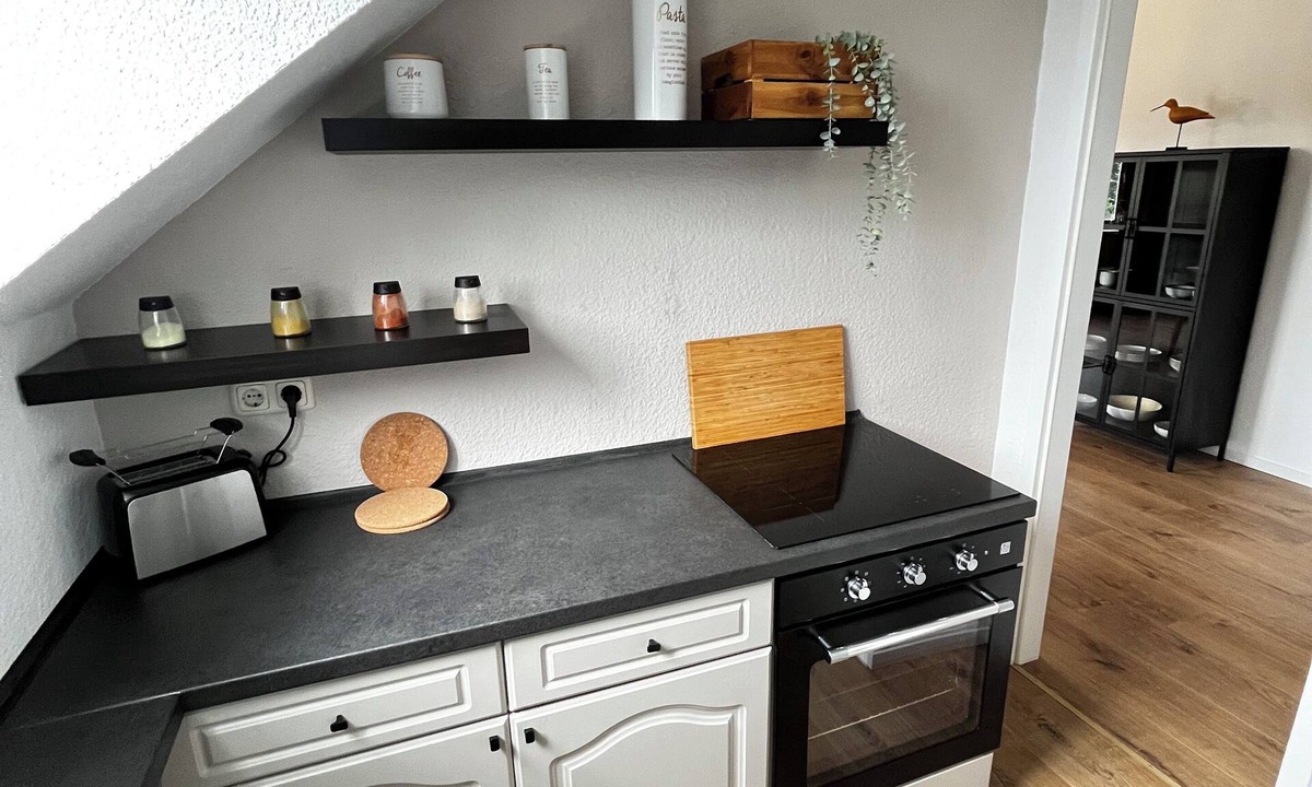 Kaßberg Apartment | Midcentury smart home on Kaßberg