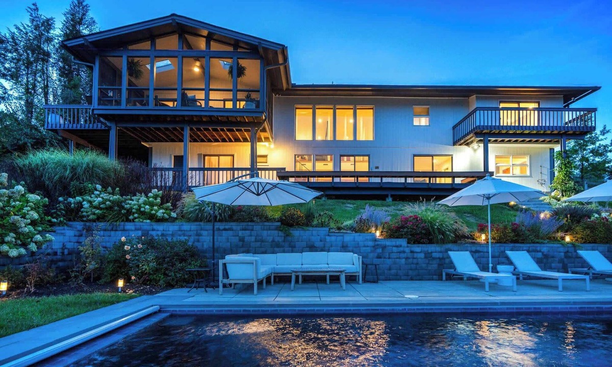 Balmville House | Midcentury Wow! River views, Heated Pool & Hot Tub
