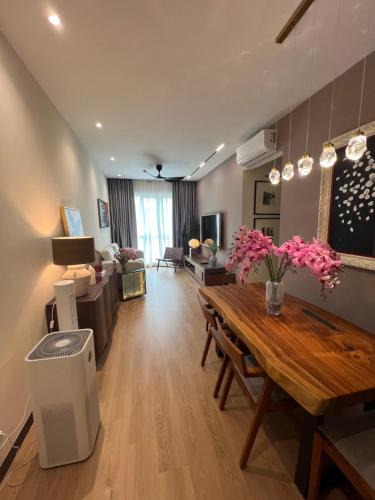 Kampung Batu Uban House | Middle Room Only in Bayan Lepas Share Space