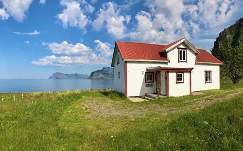 Flakstad Ski Chalet | Midnight Sun Panorama