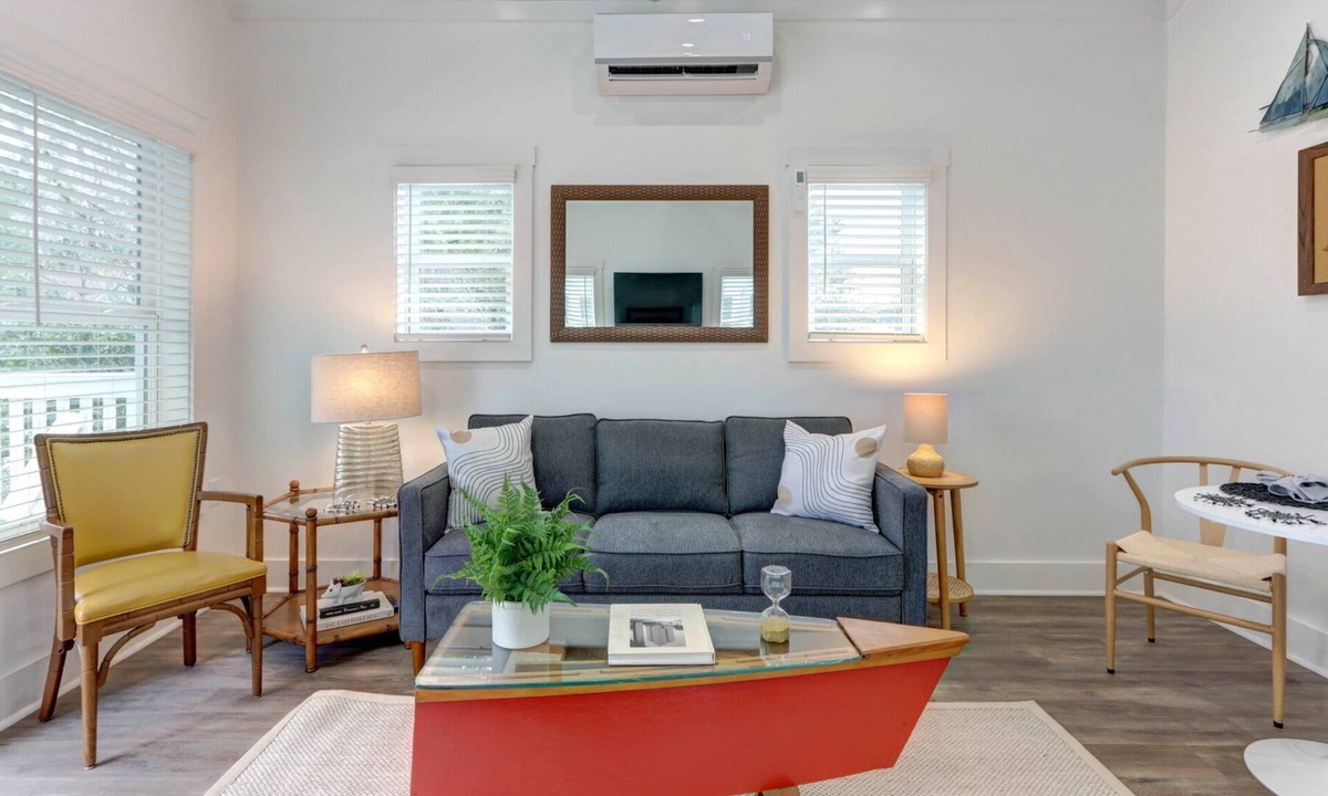 Thunderbolt Cottage | MidShipTury Cottage - 5 minutes to SAV/15 to Beach by Lucky Savannah