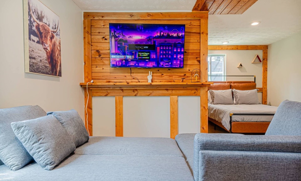 Columbus House | Midtown Columbus Studio w/Grill Near Fort Moore
