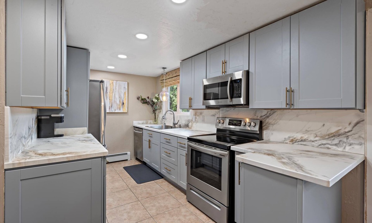 Downtown Anchorage Apartment | Midtown Escape