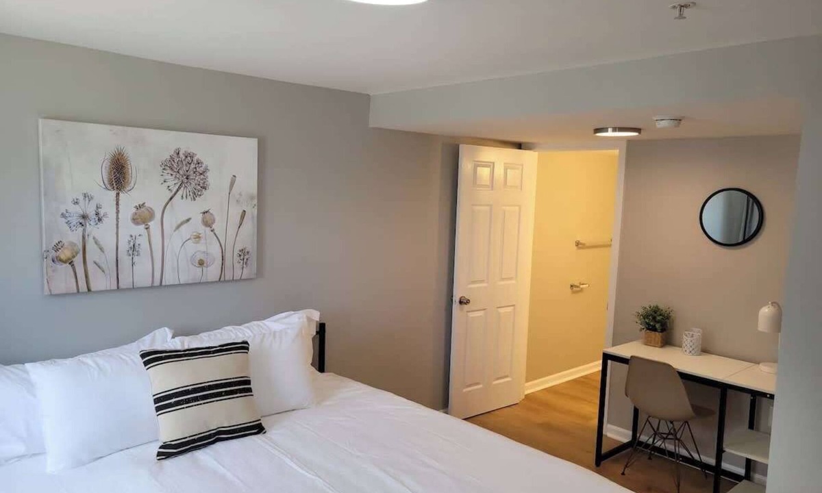 Joslyn Castle Apartment | Midtown Haven, Near Blackstone District