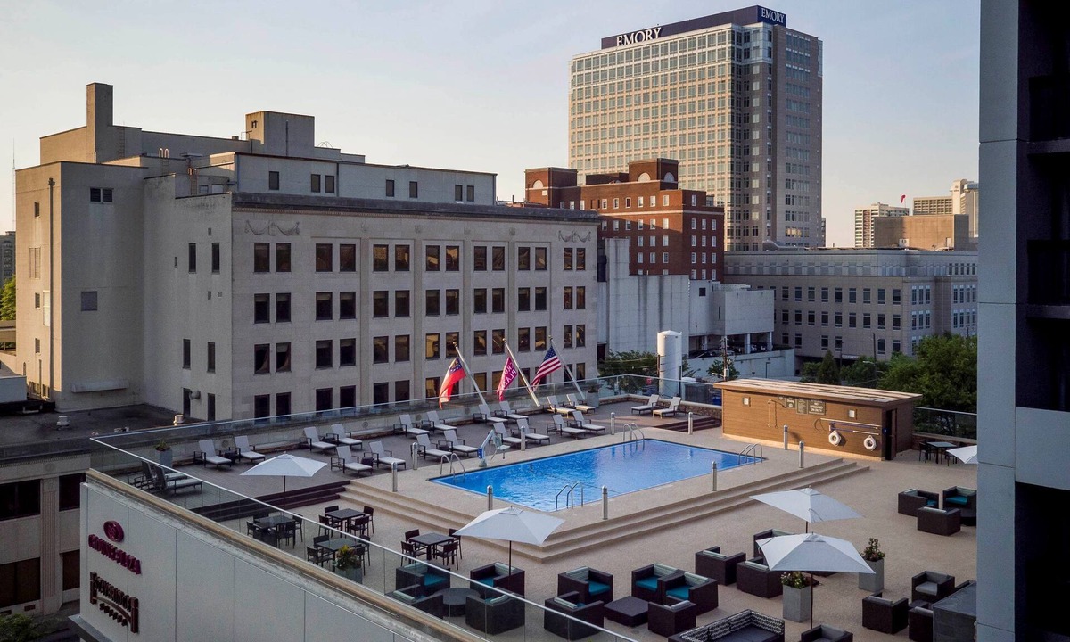 SoNo Apartment | Midtown King Studio | Free Breakfast Included, Pool, BBQ Area