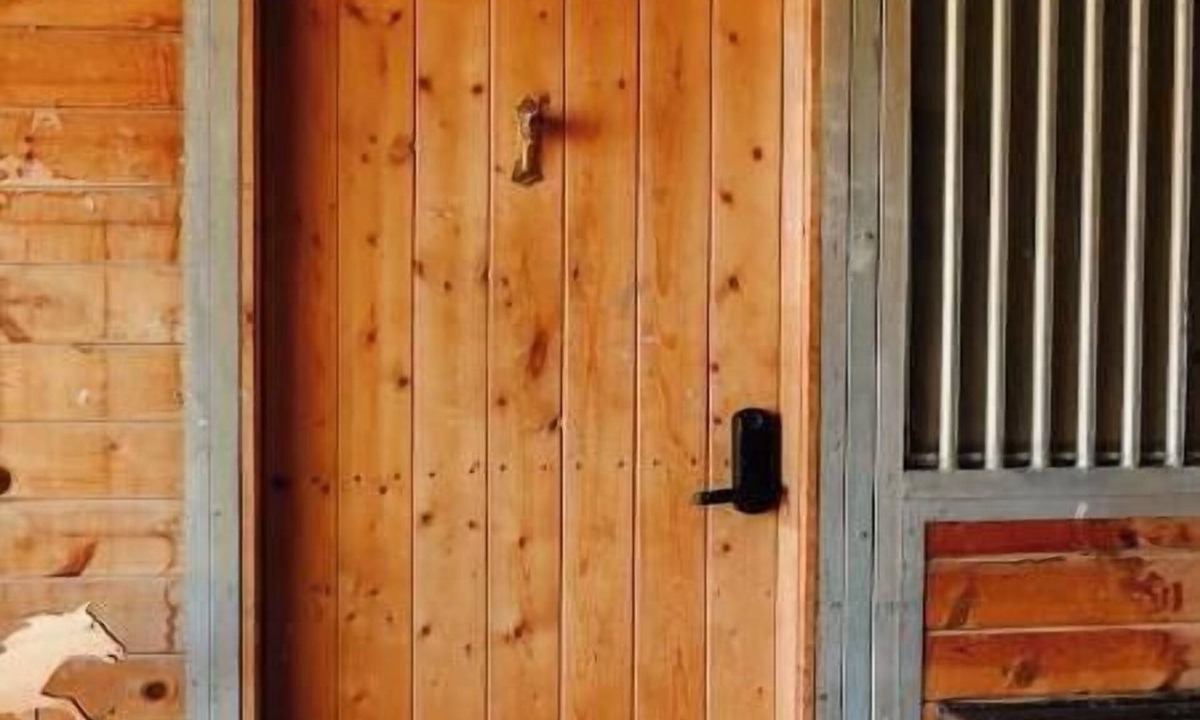 Midway Villa | Midway Farm Barn - old horse ranch and farm oasis