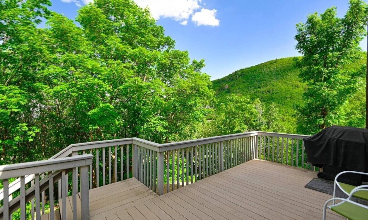 Midway Cabin | Midway Treehouse Cabin
