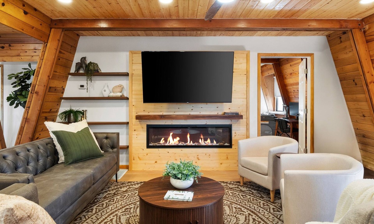 Williams Cabin | Mighty Moose, Epic Game Lodge Near Grand Canyon Sleeps 10