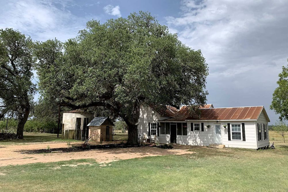 D'Hanis Cabin | Mighty Oaks Retreat, Valdina Farms, D'Hanis, TX