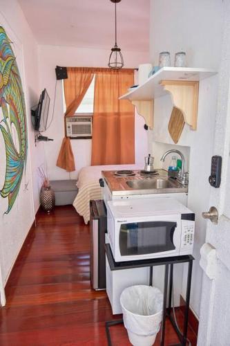 East Little Havana Apartment | Migue´s Tiny Miami Alcove