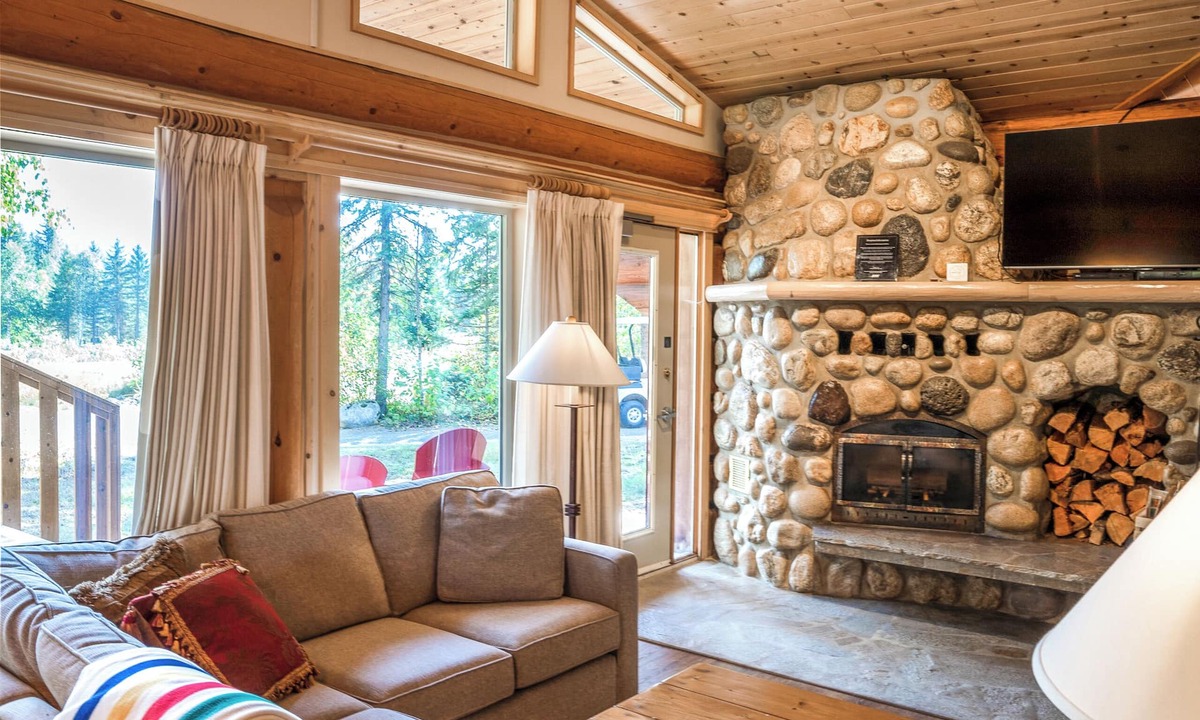 Blue River Hotel | Mike Wiegele Helicopter Skiing
