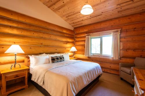 Blue River Hotel | Mike Wiegele Helicopter Skiing