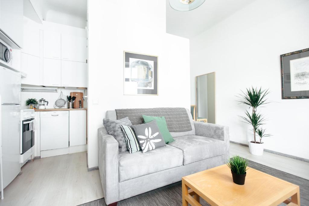 Kluuvi Apartment | Mikonkatu studio next to the Central station