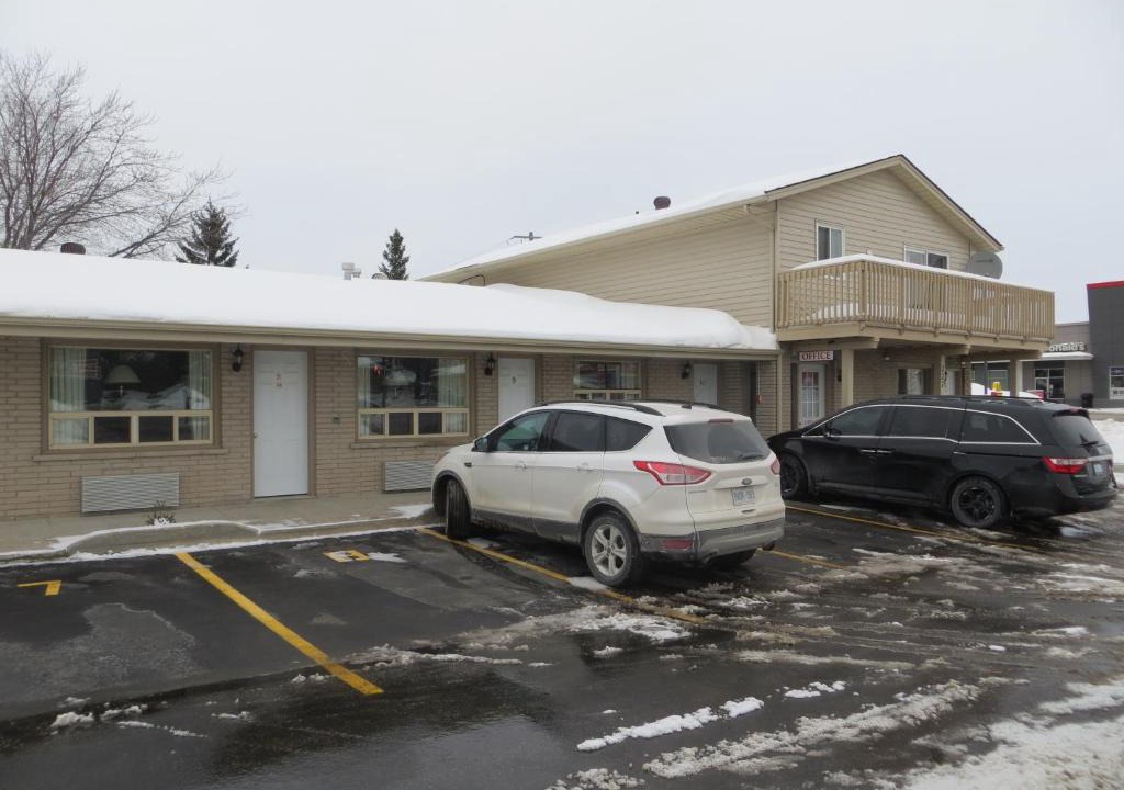 Collingwood Hotel | Milestone Motel
