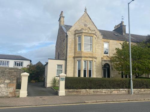 Ayr House | Miller House Courtyard