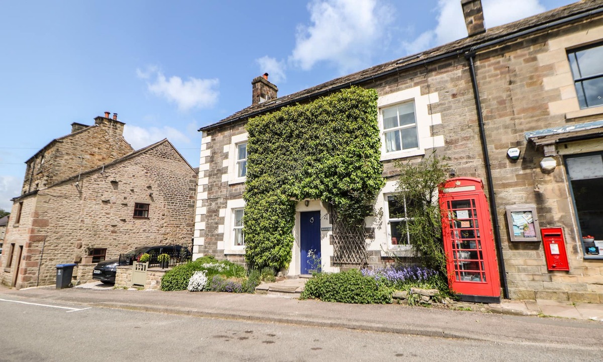Crowdecote Cottage | MILLWARD HOUSE, pet friendly, character holiday cottage in Longnor