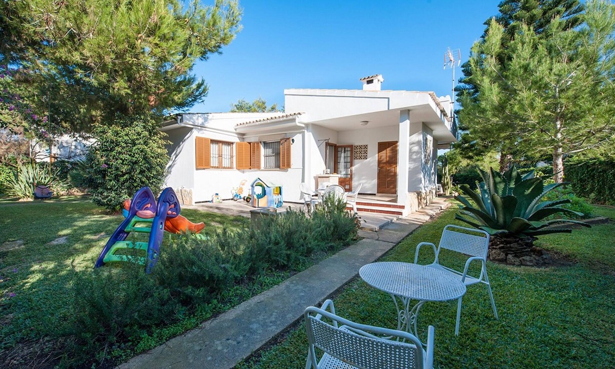 Muro House | MILOCA - Chalet with private garden in Playa de Muro. Free WiFi.