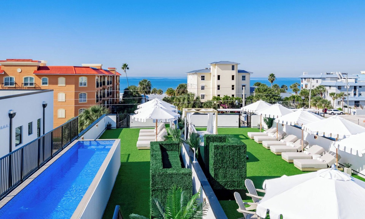 Indian Rocks Beach Villa | MILOS Beach House-NEW Luxe Haven Steps from BEACH -NEW ROOFTOP POOL 36 FT LONG