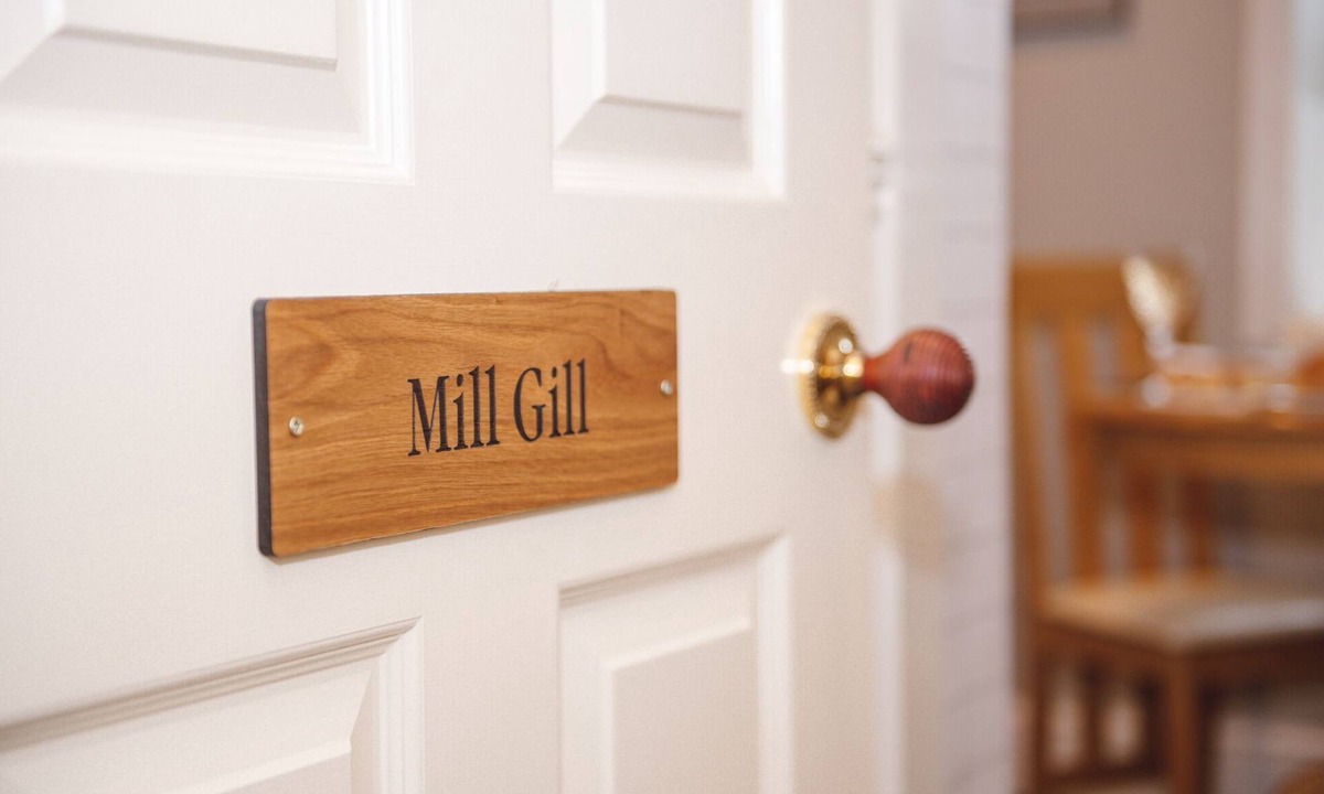 Askrigg House | Milton house-studio apartment . mill gill suite