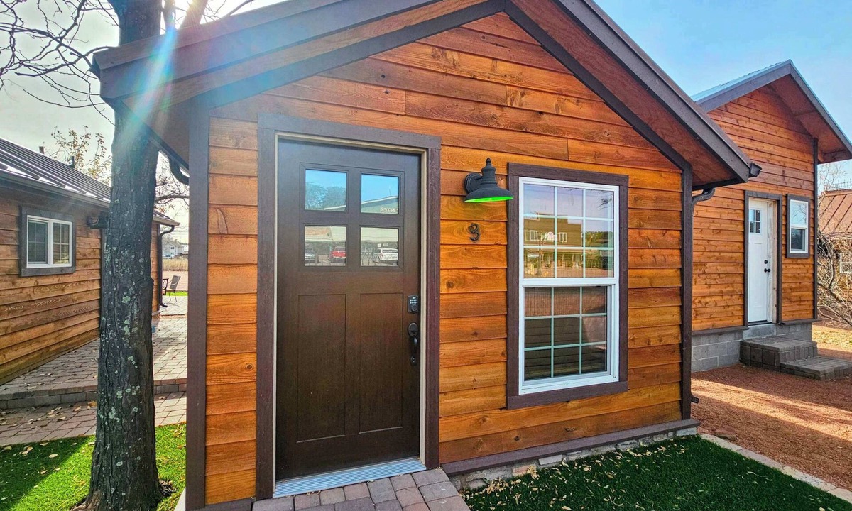 Payson House | Mini Cabin with Pickle ball court !