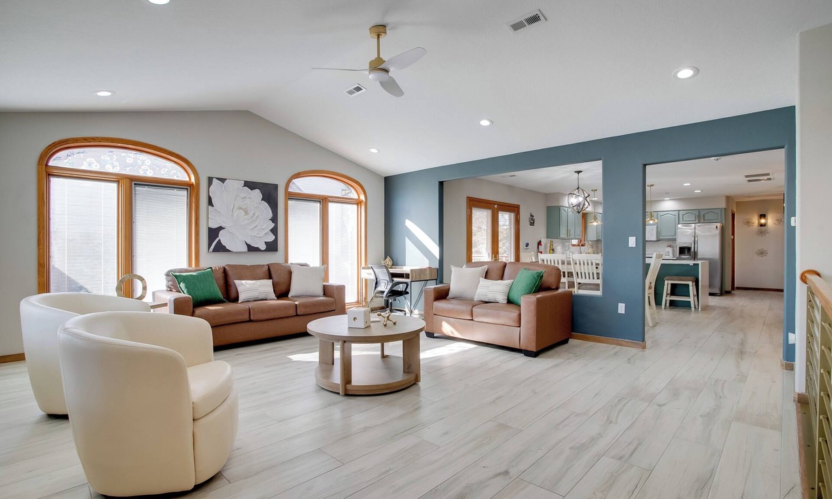Brighton Cottage | Mini Golf & Hot Tub! Group Retreat in Brighton