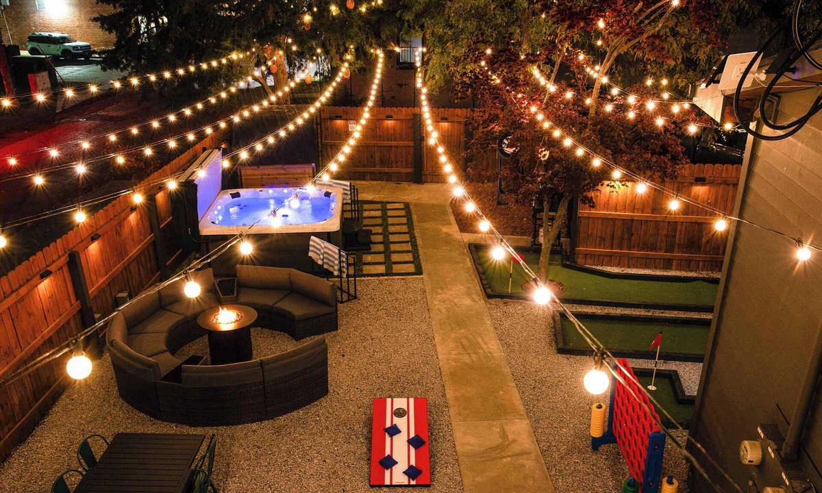 Fountain Square House | Mini Golf|Sauna|Hot Tub|Cinema|Large Group|BBQ