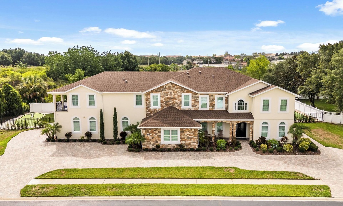 West Kissimmee House | Mini Golf, Splash Pad, Indoor Playground, Movie Theatre & Summer Kitchen