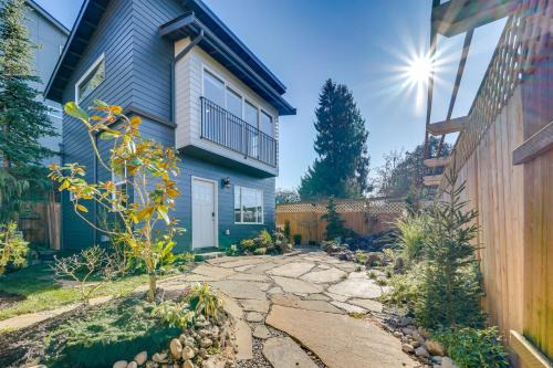 Mid-Beacon Hill House | ‘Mini Pearl’ Sleek Seattle Gem w/Easy Dtwn Access