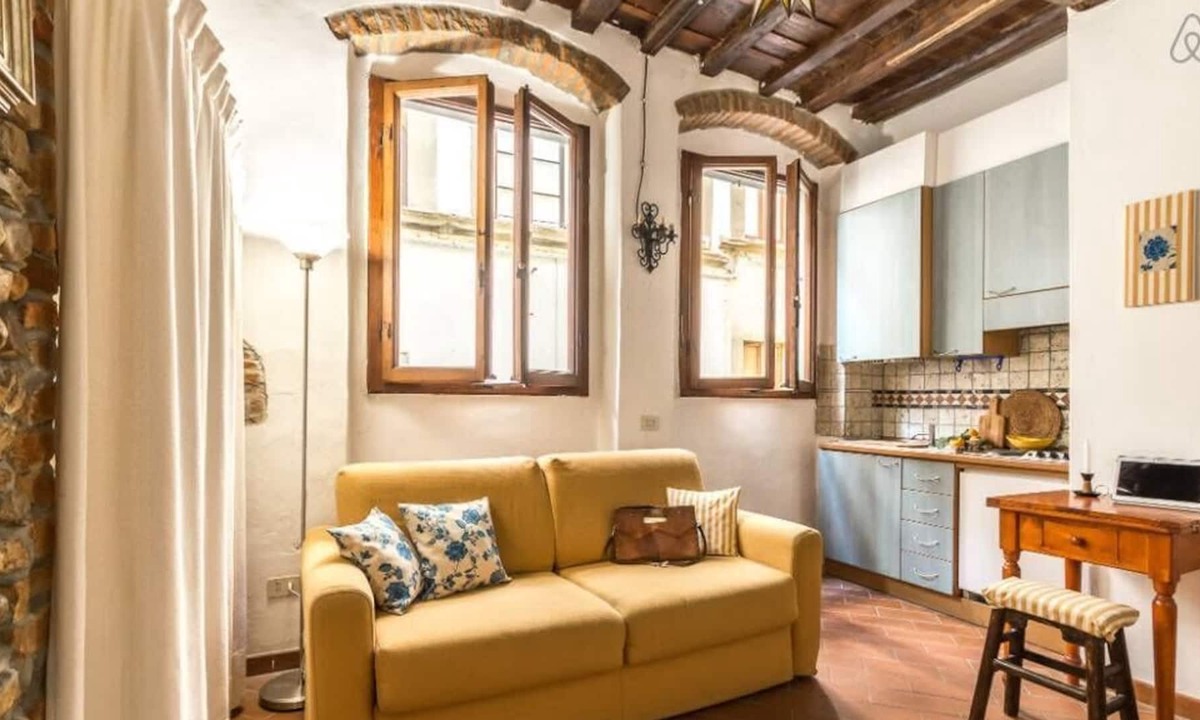 San Frediano Apartment | MINI STUDIO IN THE HEART OF FLORENCE!