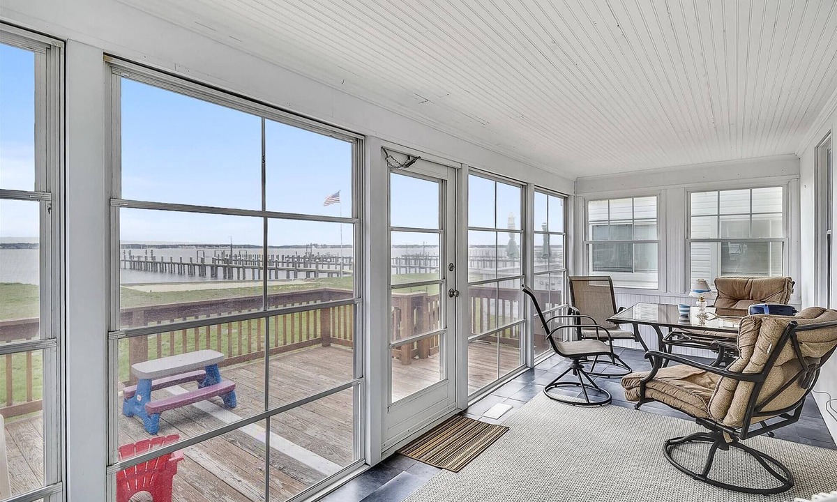 Long Neck House | MINI-WEEKS AVAILABLE ALL YEAR! CLASSIC BEACH HOUSE RIGHT ON THE BAY - Just what you've been looking for!