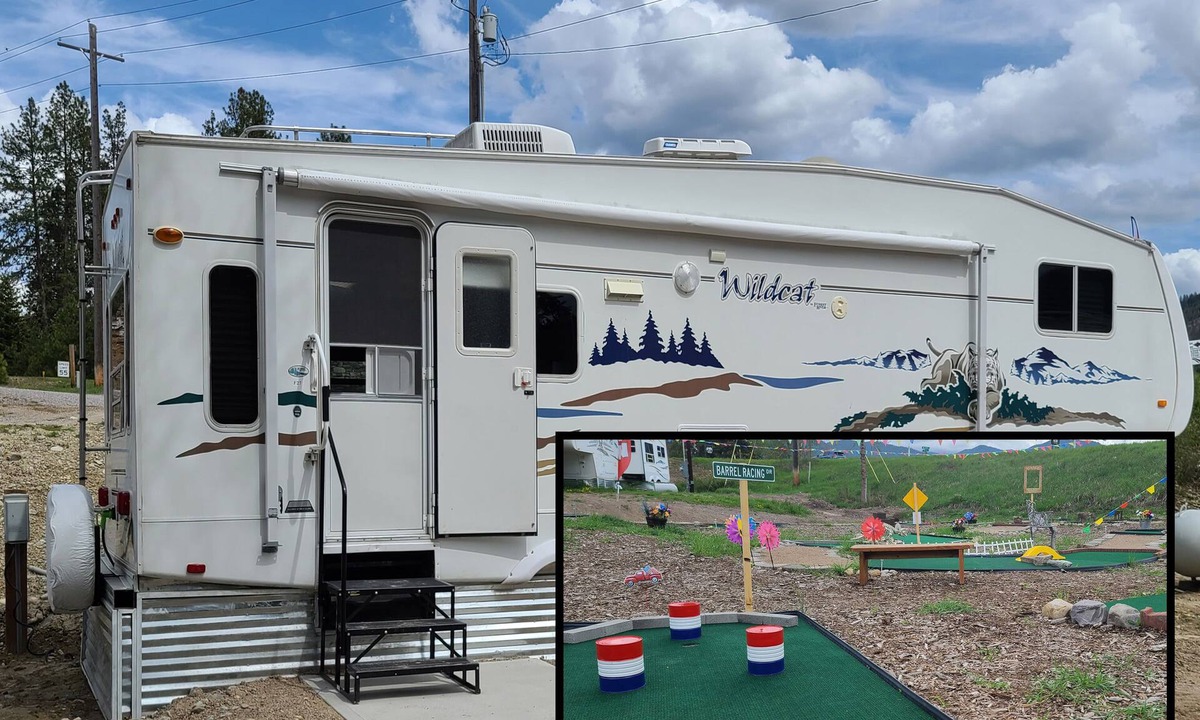 St. Regis House | Minigolf Course TIGER Camper Hot Tub - AC - Furnace - Fully Furnished