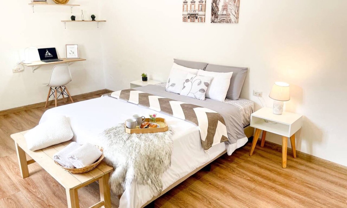 Cuenca Apartment | [Minimal Design Suite] 4min of Center + Free parking