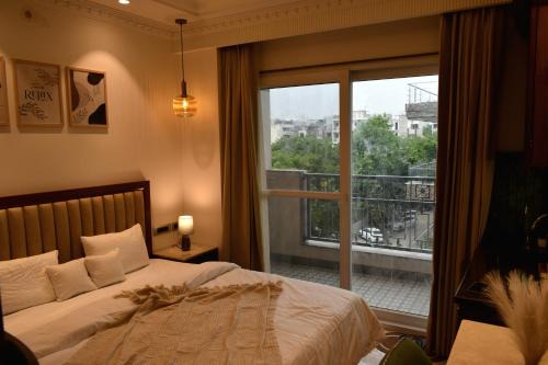 Gurugram Apartment | Minimal Luxe Studio Cozy Stay in Gurgaon