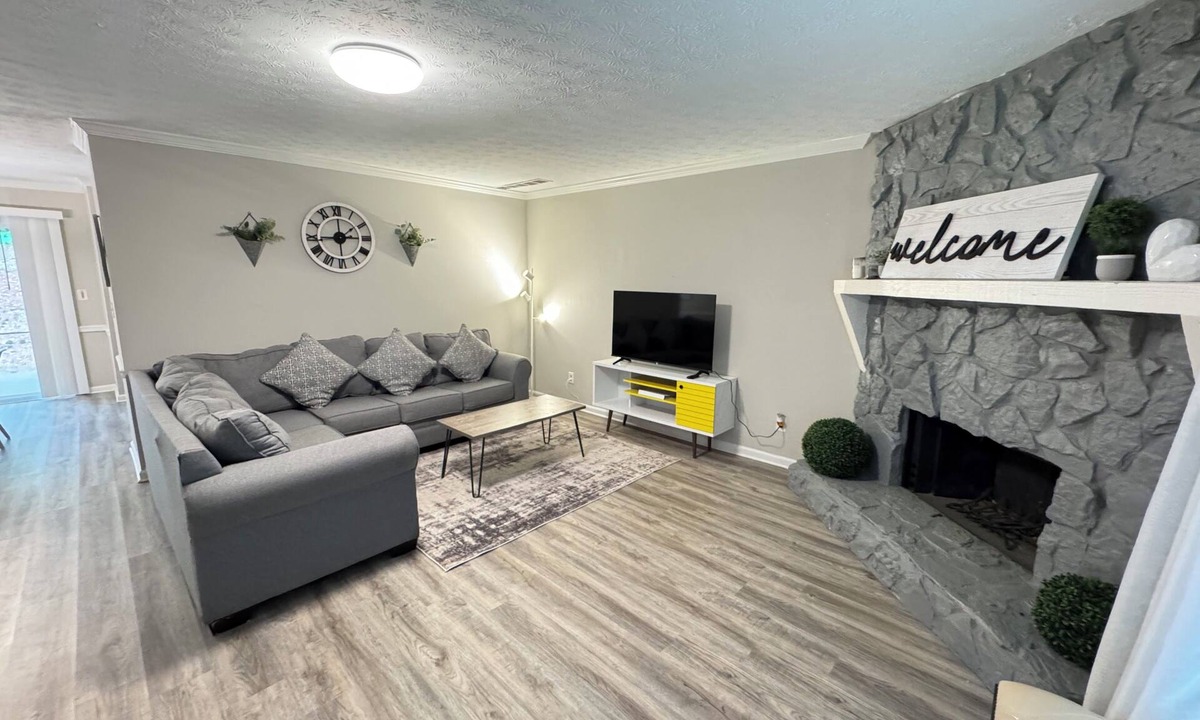 Norcross House | Minimalist, Modern, Comfortable - 4BR/2BA Norcross - Convenient Location